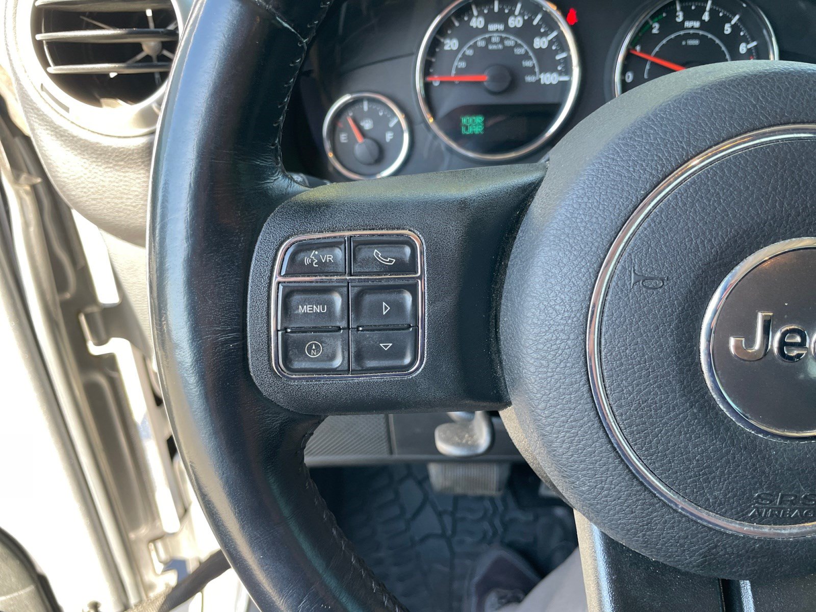 Used 2017 Jeep Wrangler Unlimited Sahara w/ Connectivity Group AWD/4WD image 17