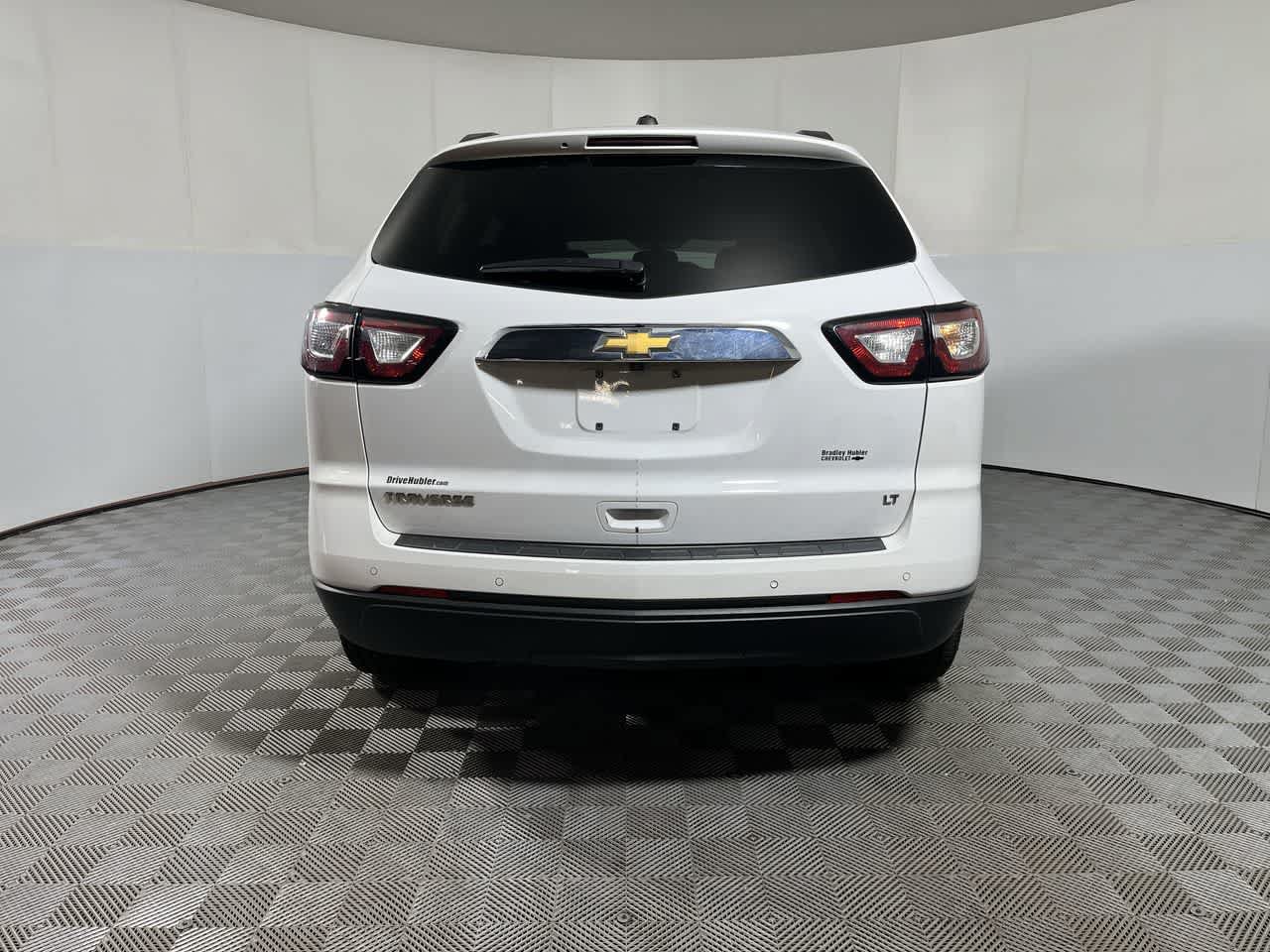 Used 2017 Chevrolet Traverse LT w/ Style and Technology Package FWD image 7