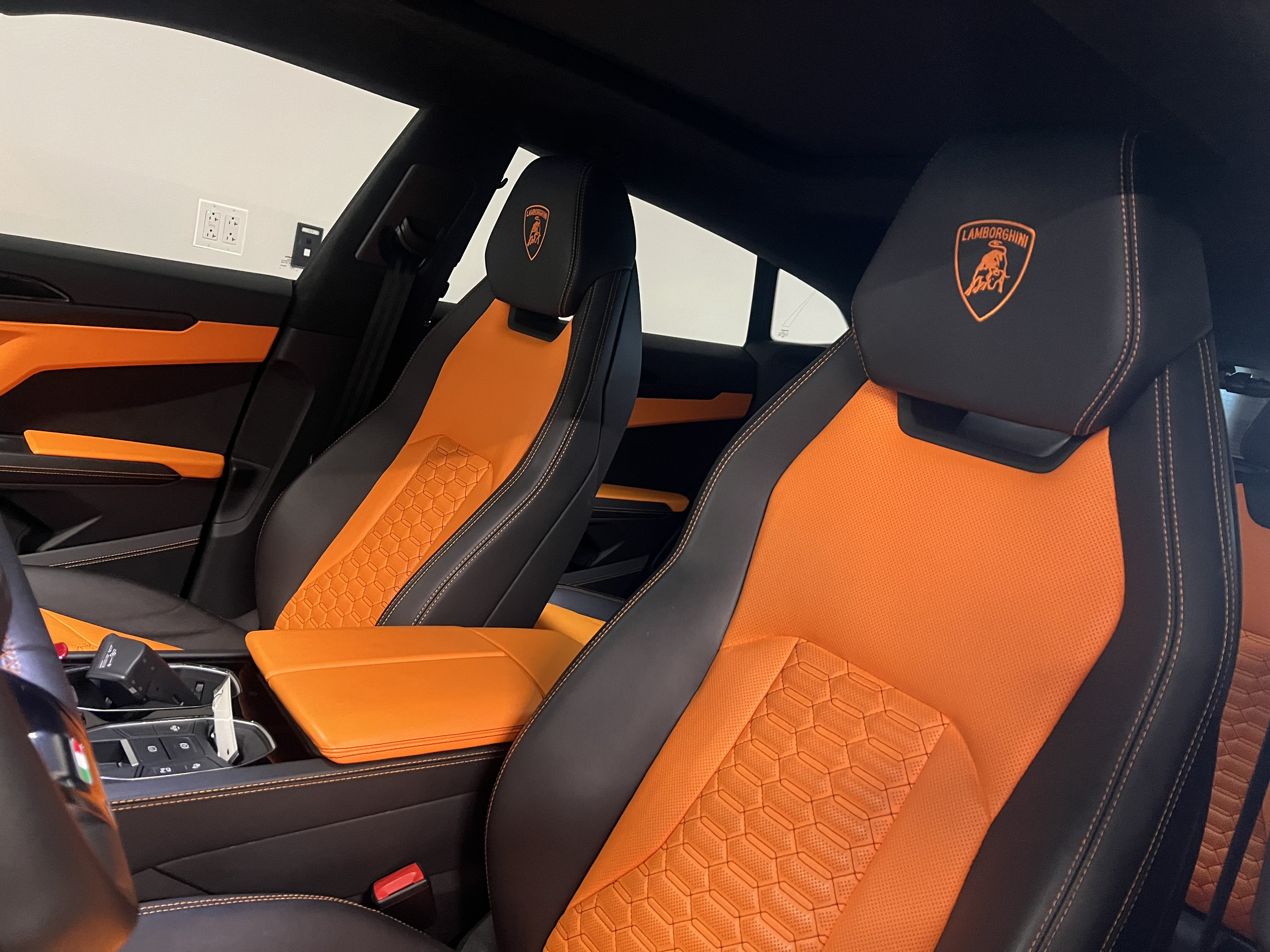 Used 2021 Lamborghini Urus AWD/4WD image 16