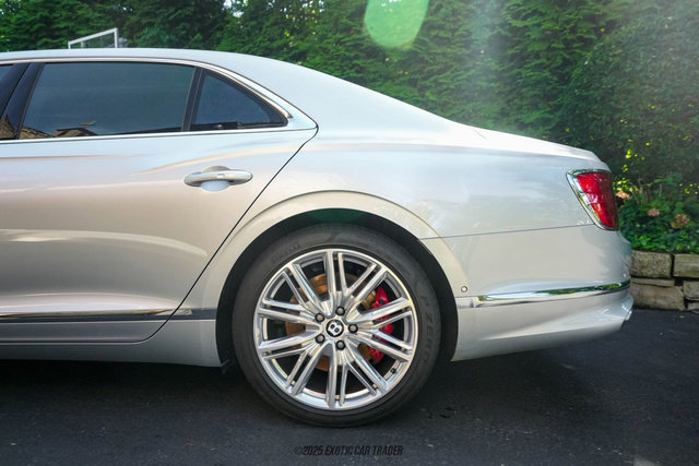 Used 2022 Bentley Flying Spur V8 image 5