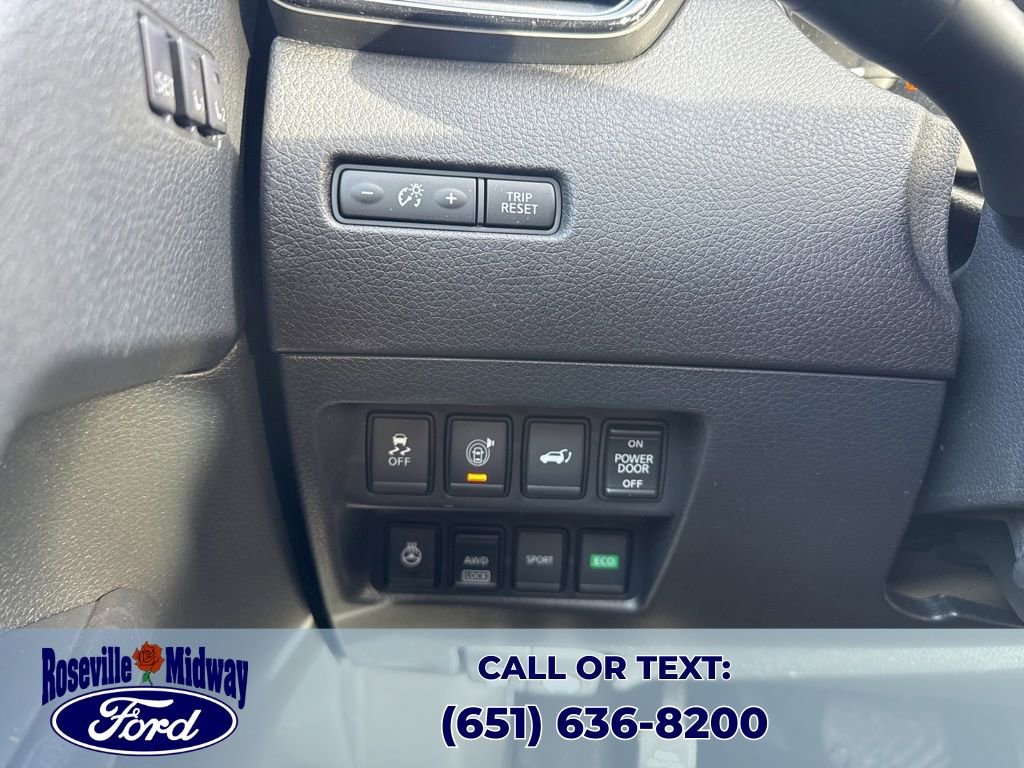 Used 2017 Nissan Rogue SL w/ SL Premium Package image 24