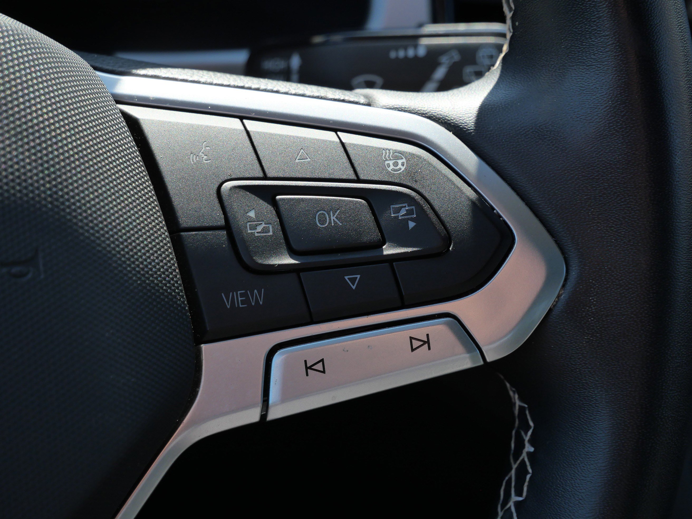 Used 2021 Volkswagen Atlas SEL Premium image 32