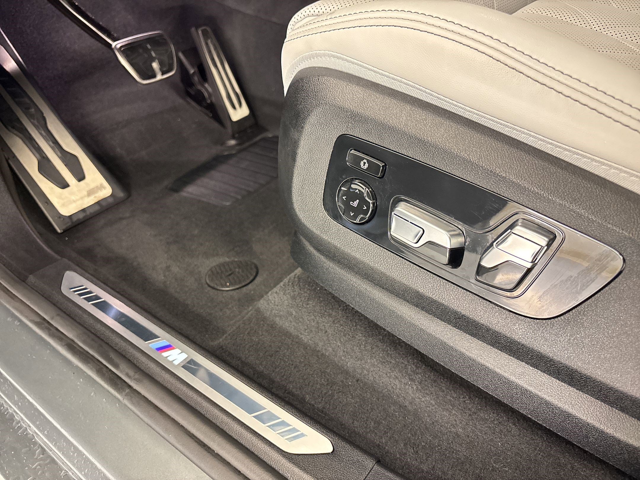 Certified 2024 BMW X7 xDrive40i w/ Executive Package AWD/4WD image 12