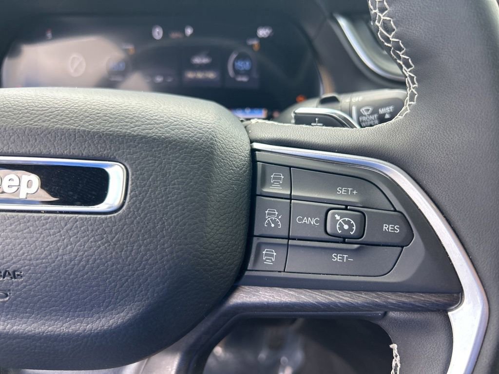 Certified 2025 Jeep Grand Cherokee Limited w/ Black Appearance Package image 48