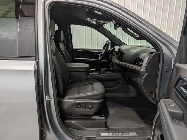 Used 2025 Chevrolet Suburban Z71 AWD/4WD image 29