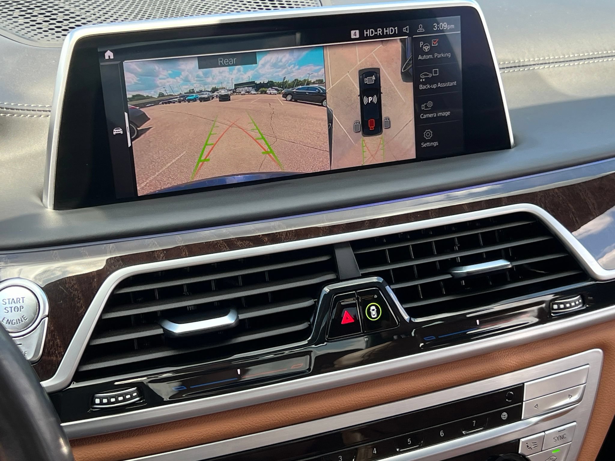 Used 2022 BMW 750i xDrive w/ Executive Package AWD/4WD image 32