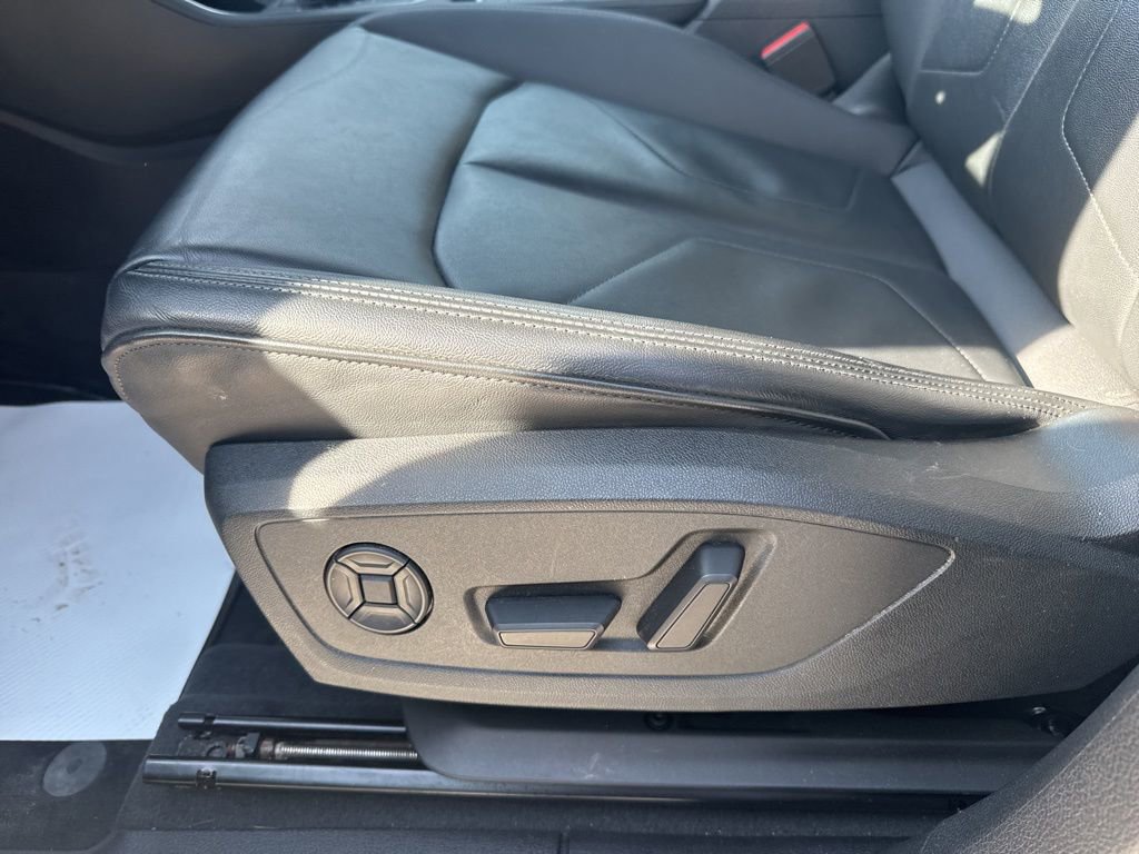 Used 2025 Audi Q3 2.0T Premium image 13
