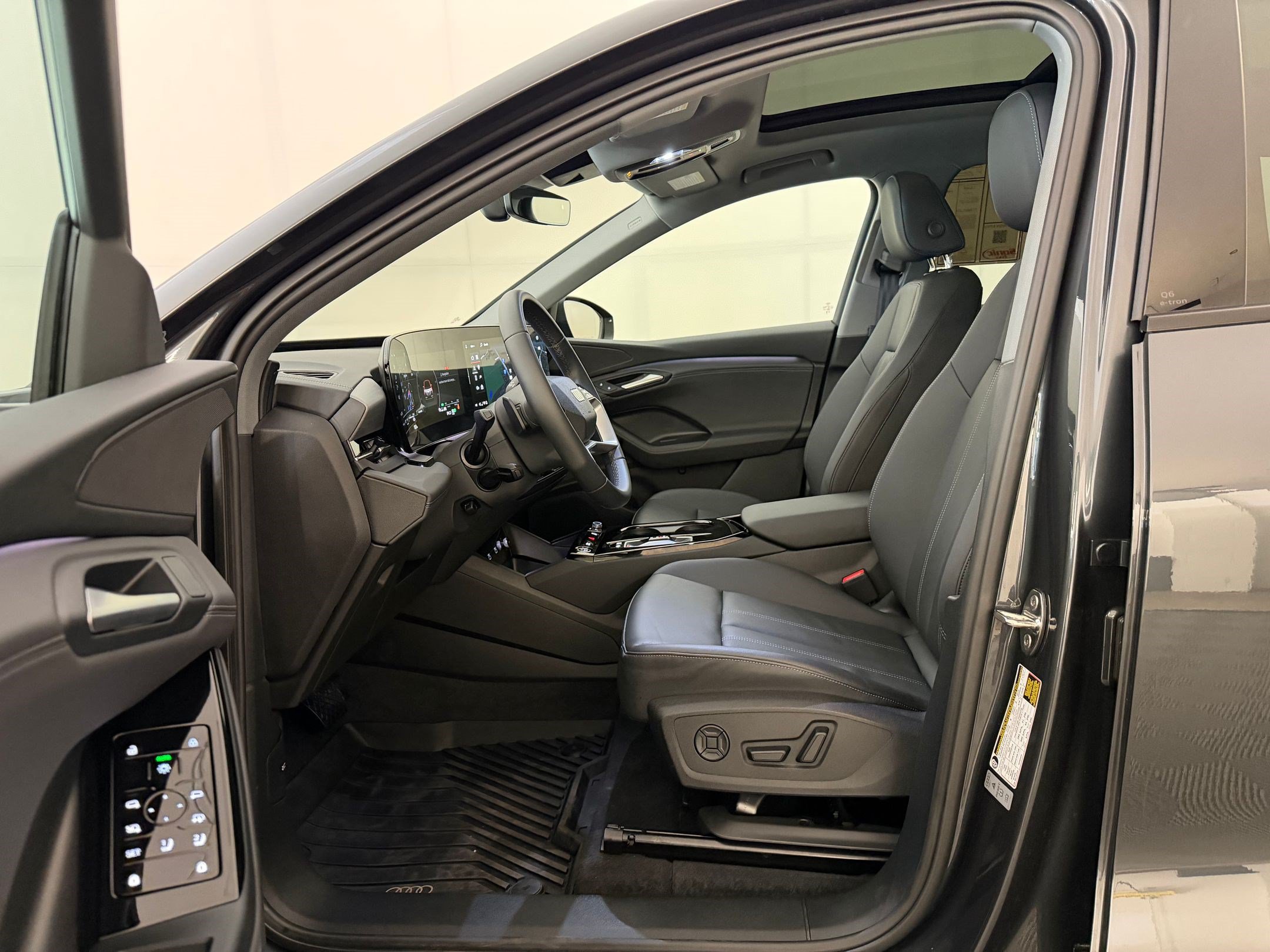Used 2025 Audi Q6 e-tron Premium w/ Convenience Package RWD image 5