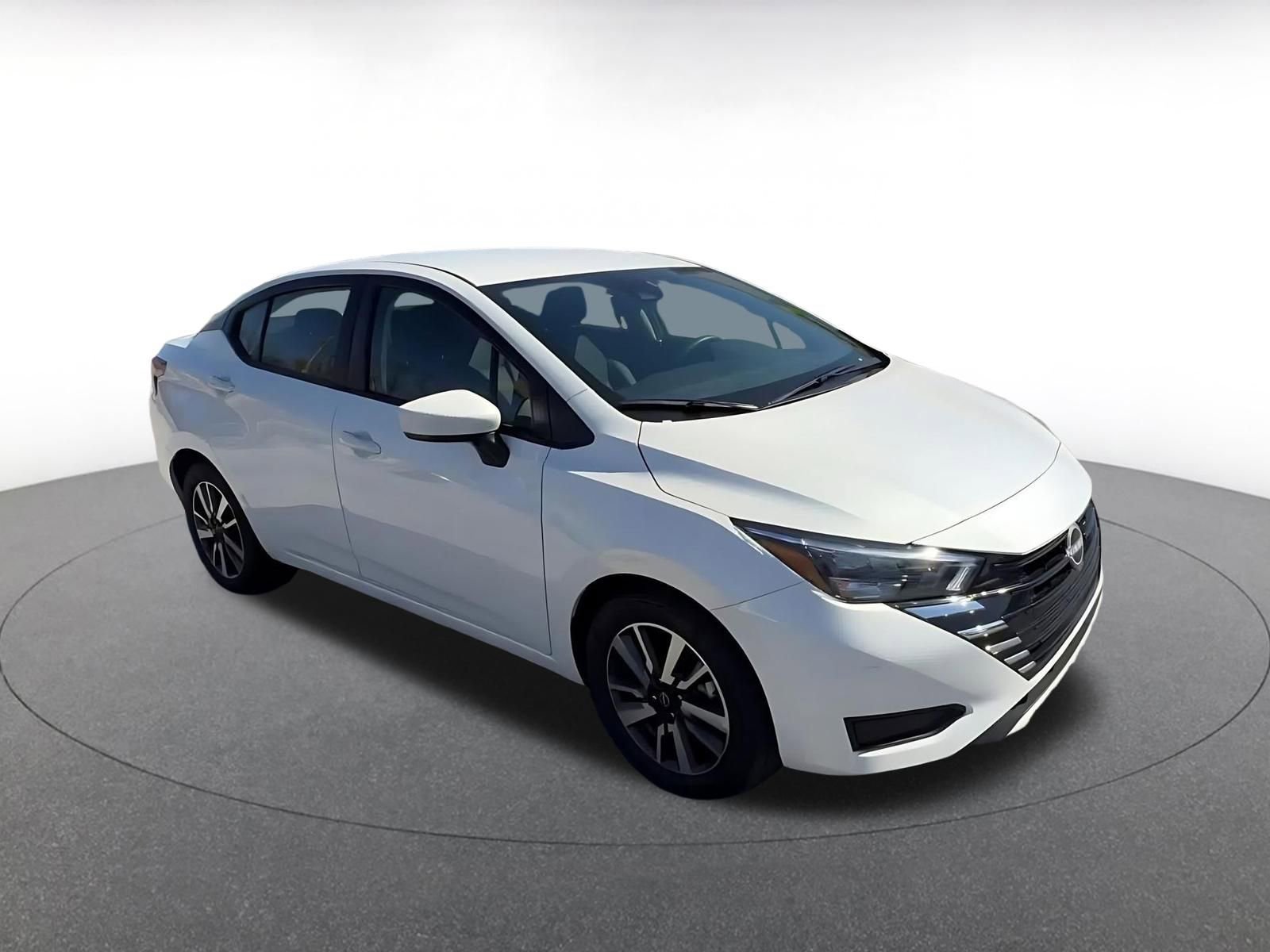 Used 2025 Nissan Versa SV video 2