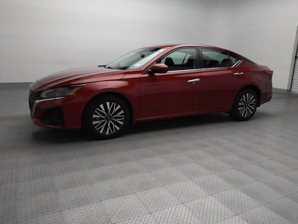 Used 2023 Nissan Altima 2.5 SV image 2