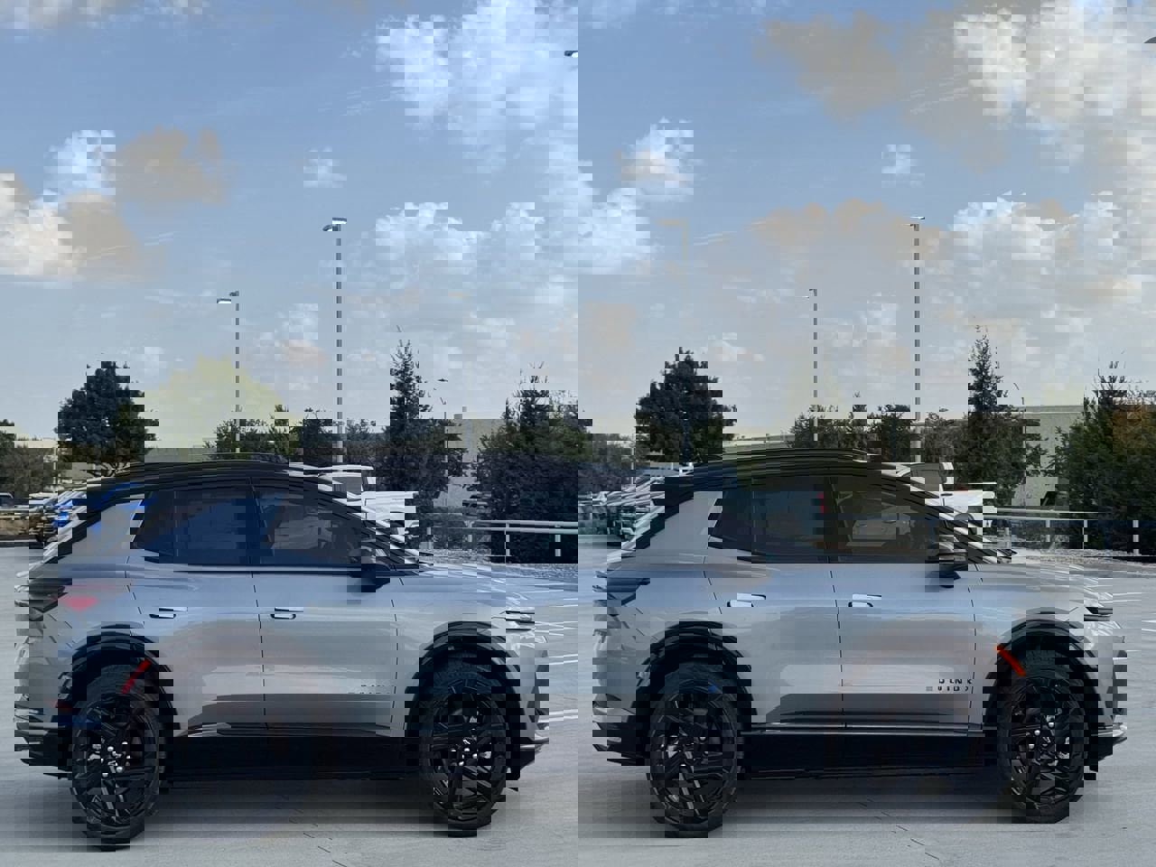 New 2026 Chevrolet Equinox EV RS image 3