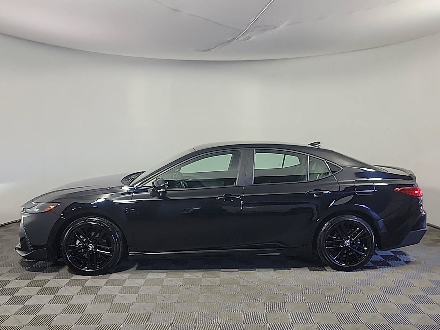 Used 2025 Toyota Camry SE FWD image 10