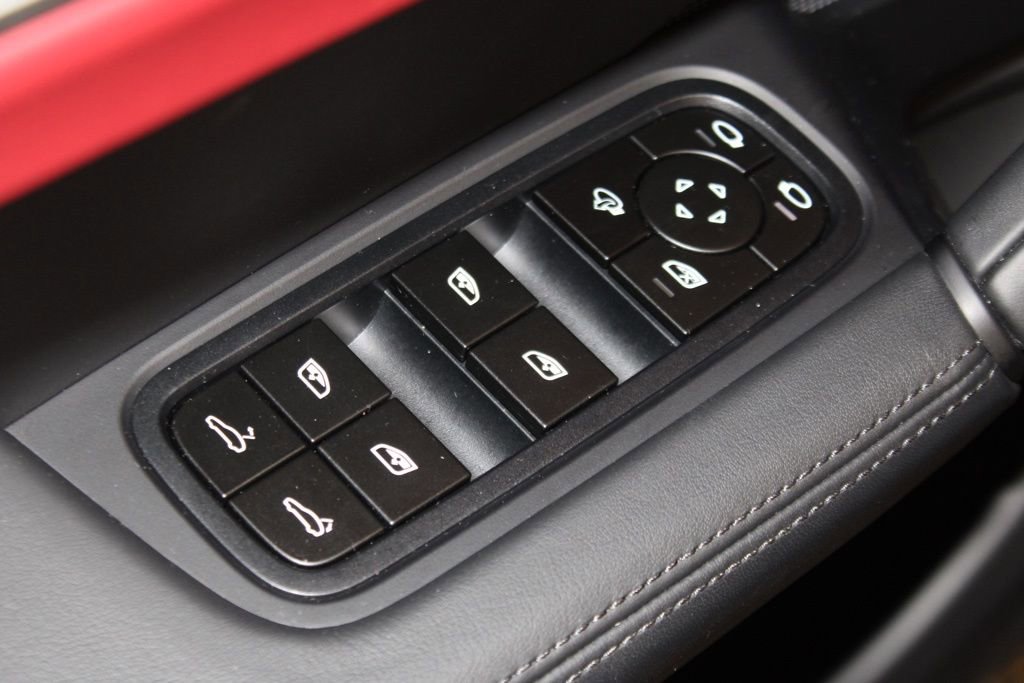 Certified 2025 Porsche Cayenne Coupe image 19