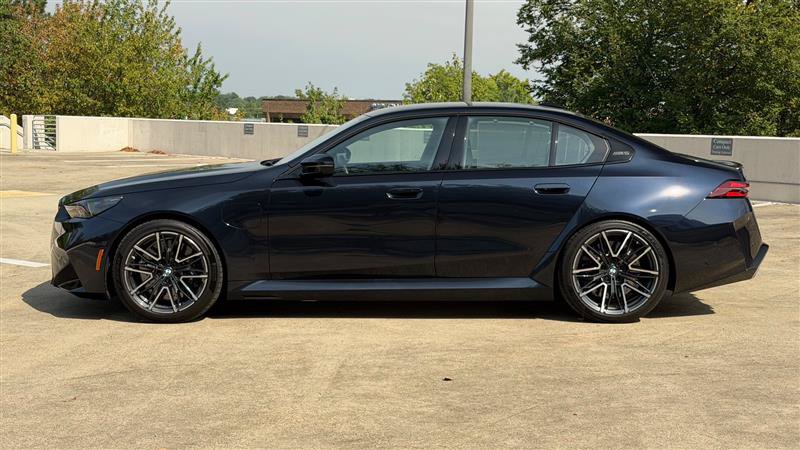 Used 2026 BMW M5 w/ Executive Package AWD/4WD image 3