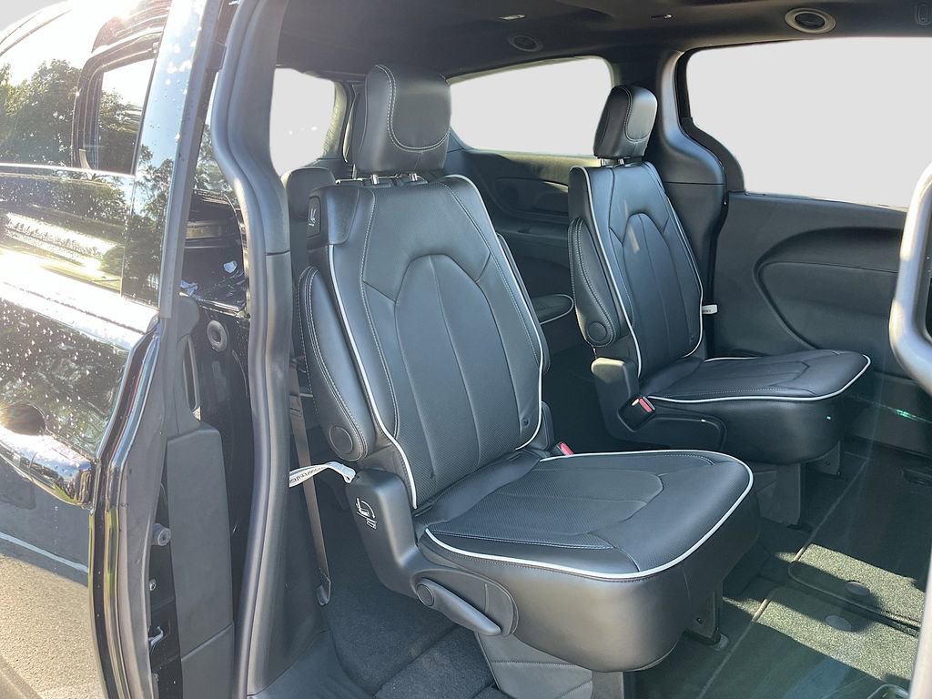 New 2027 Chrysler Pacifica Limited FWD image 29