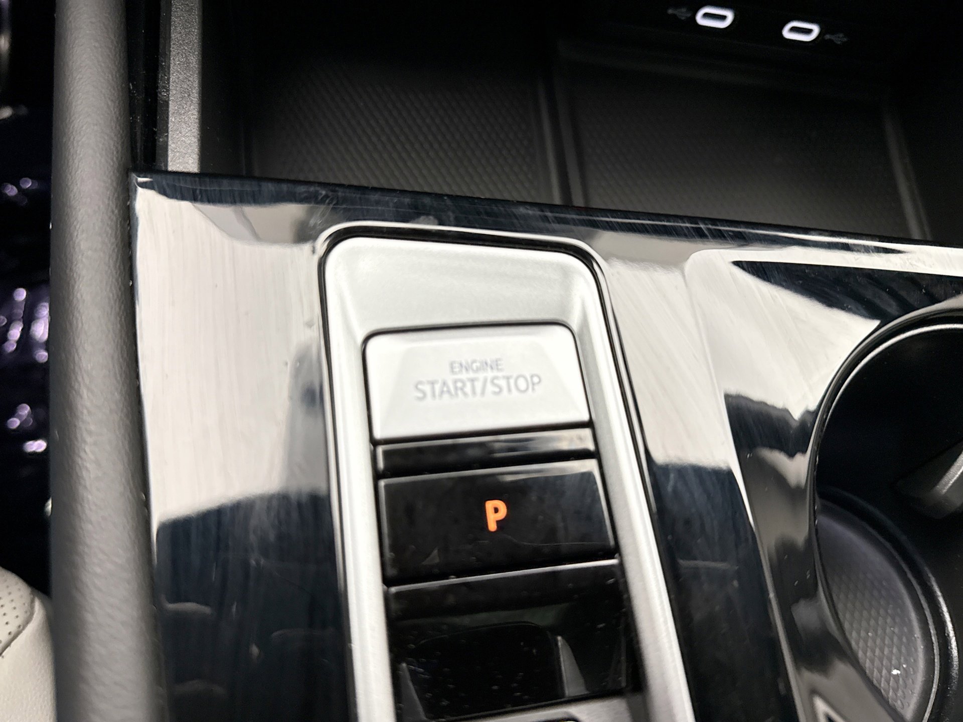 Used 2024 Volkswagen Atlas Cross Sport SEL Premium R-Line image 23