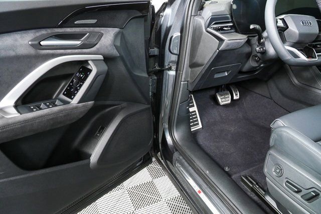 New 2025 Audi SQ5 Premium Plus image 8