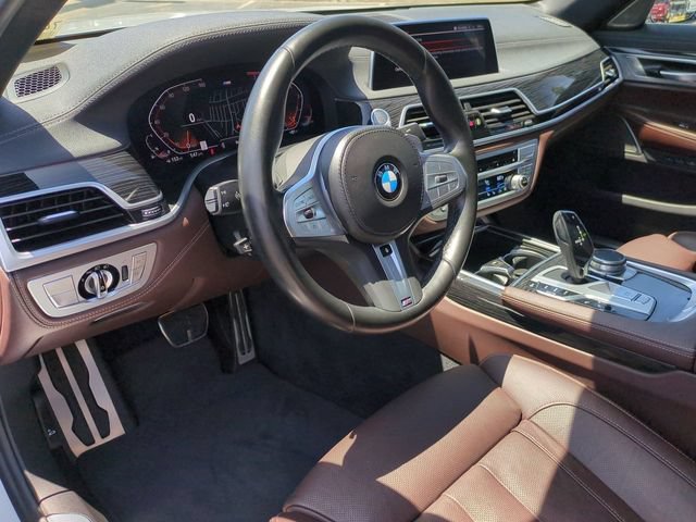 Used 2022 BMW 740i w/ M Sport Package RWD image 11