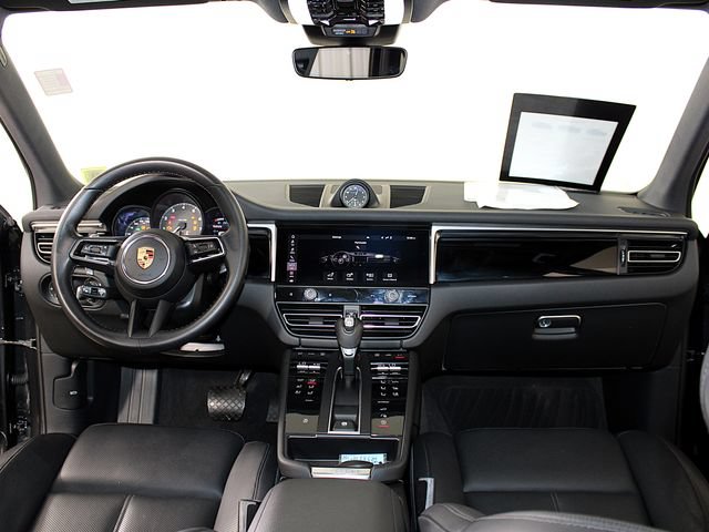 Certified 2023 Porsche Macan AWD/4WD image 13