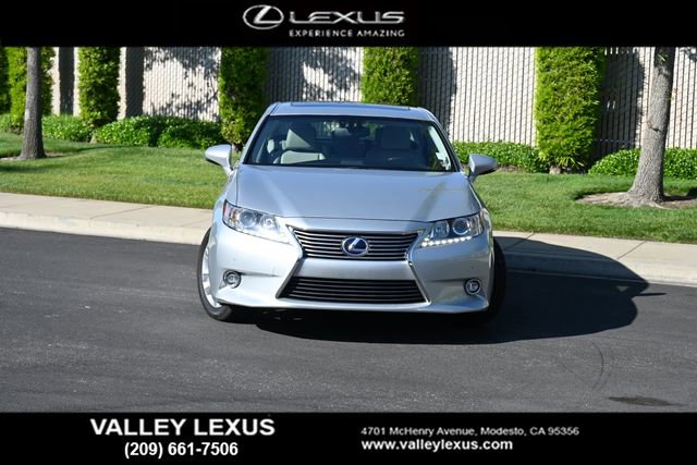 Used 2014 Lexus ES 300h w/ Luxury Package w/Bamboo Trim FWD image 2