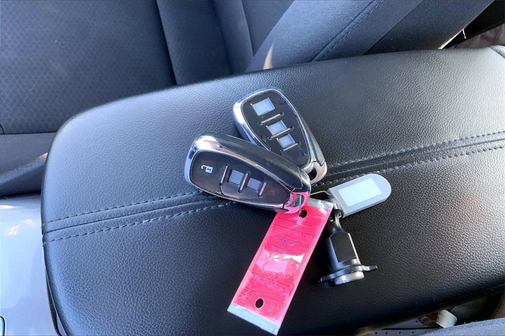 Used 2017 Chevrolet Malibu LT image 34