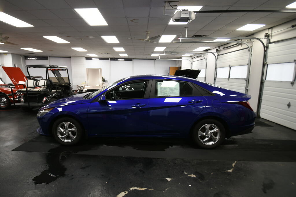 Used 2021 Hyundai Elantra SE image 5