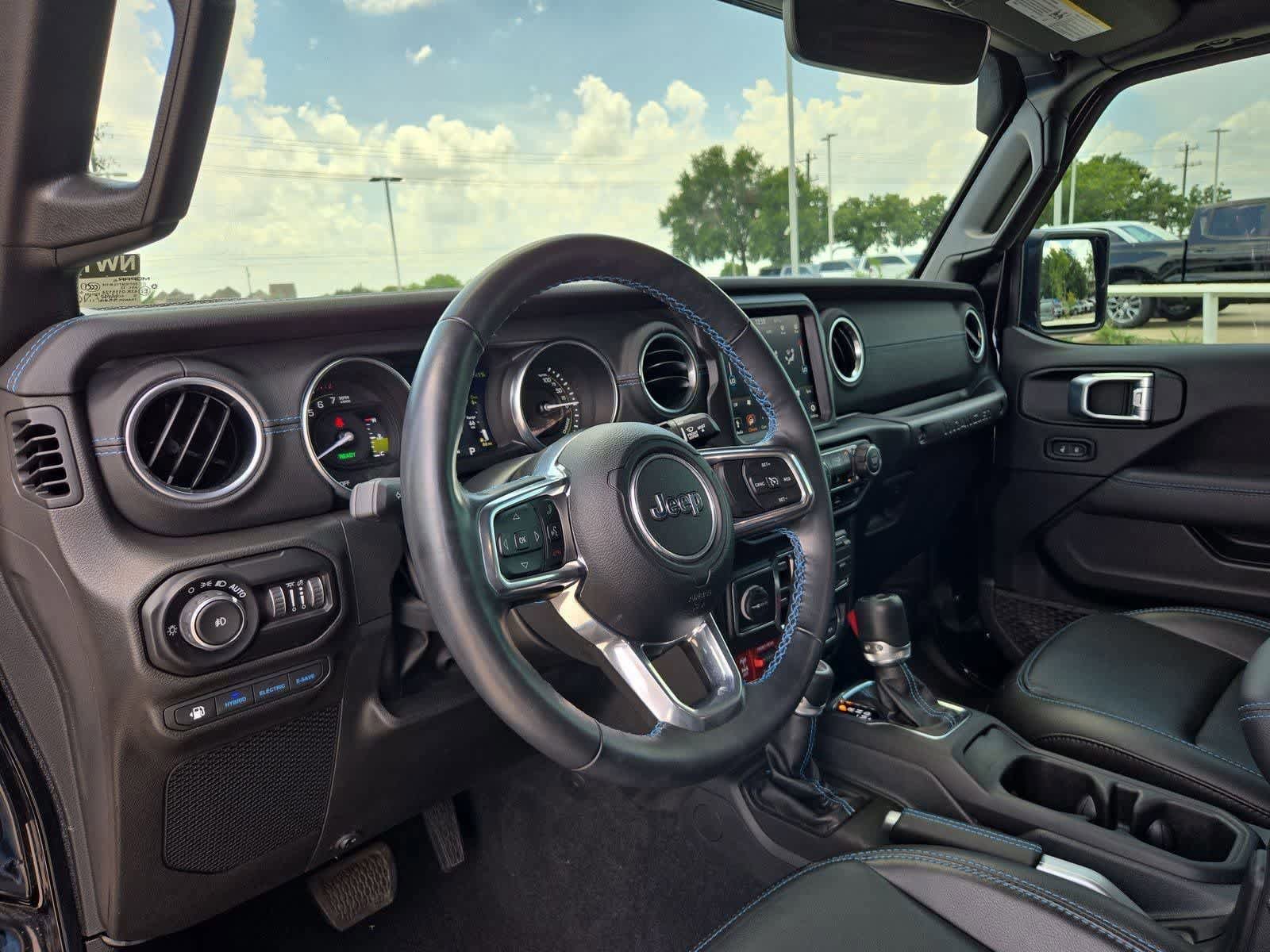 Used 2022 Jeep Wrangler Unlimited Rubicon 4xe w/ Cold Weather Group AWD/4WD image 2