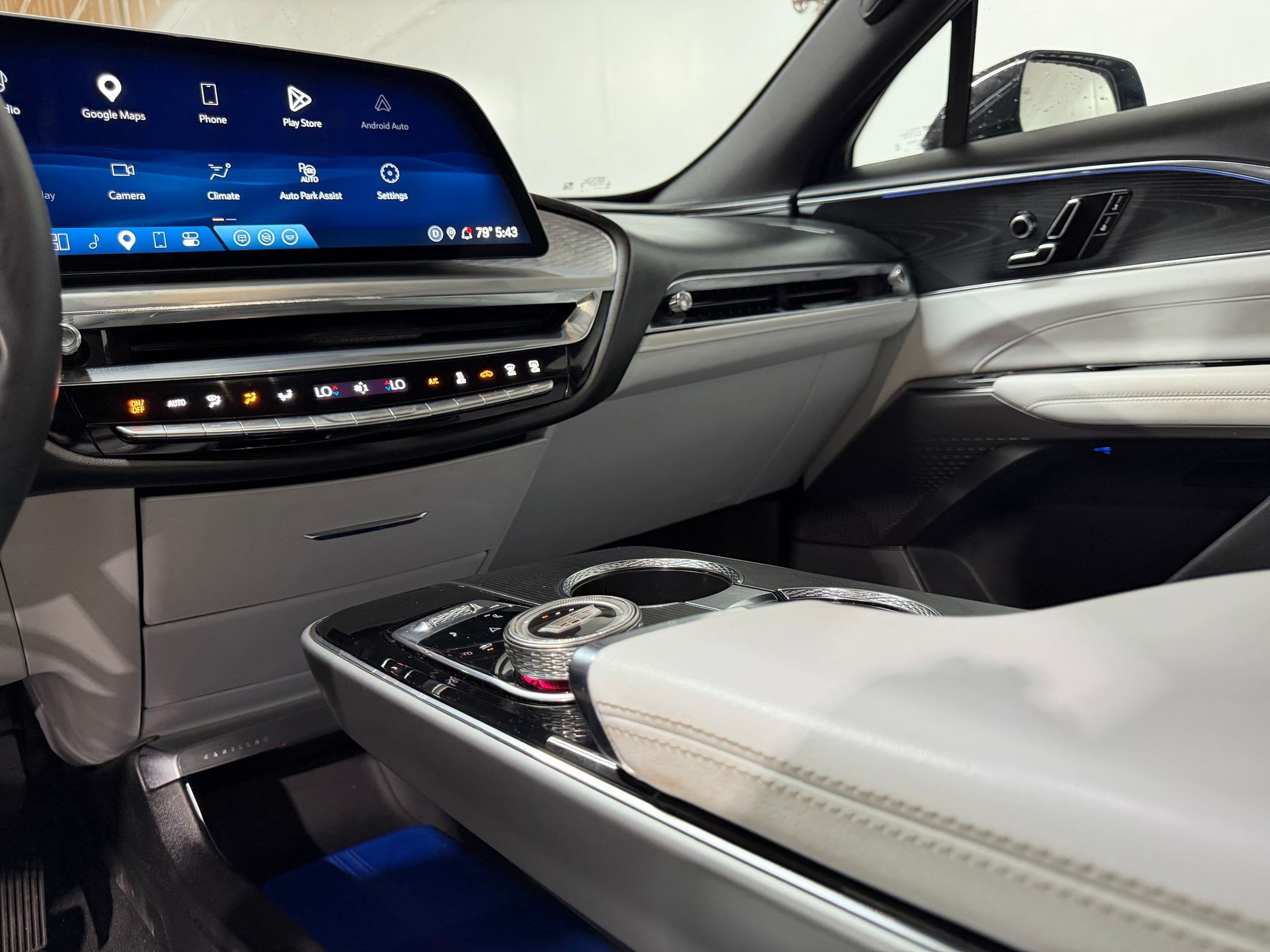 Certified 2024 Cadillac Lyriq Luxury RWD image 32
