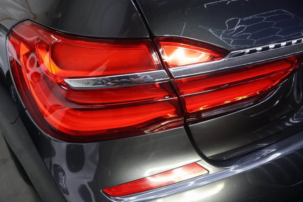 Used 2017 BMW 750i image 28