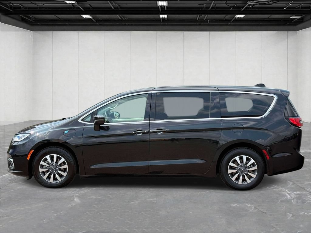 Used 2023 Chrysler Pacifica Touring-L FWD image 8