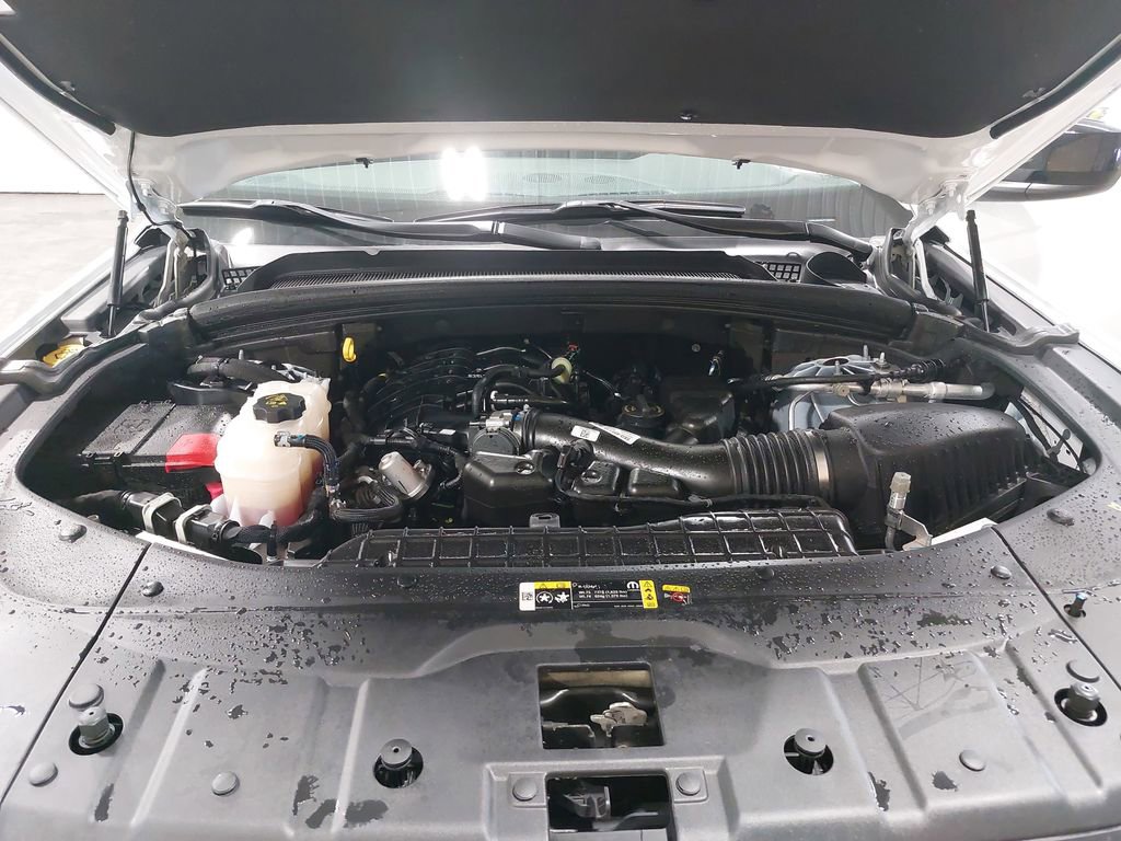 Used 2023 Jeep Grand Cherokee Laredo image 29