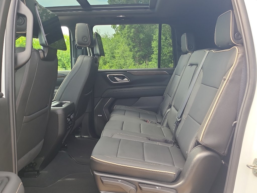 Used 2024 Chevrolet Suburban Premier AWD/4WD image 38