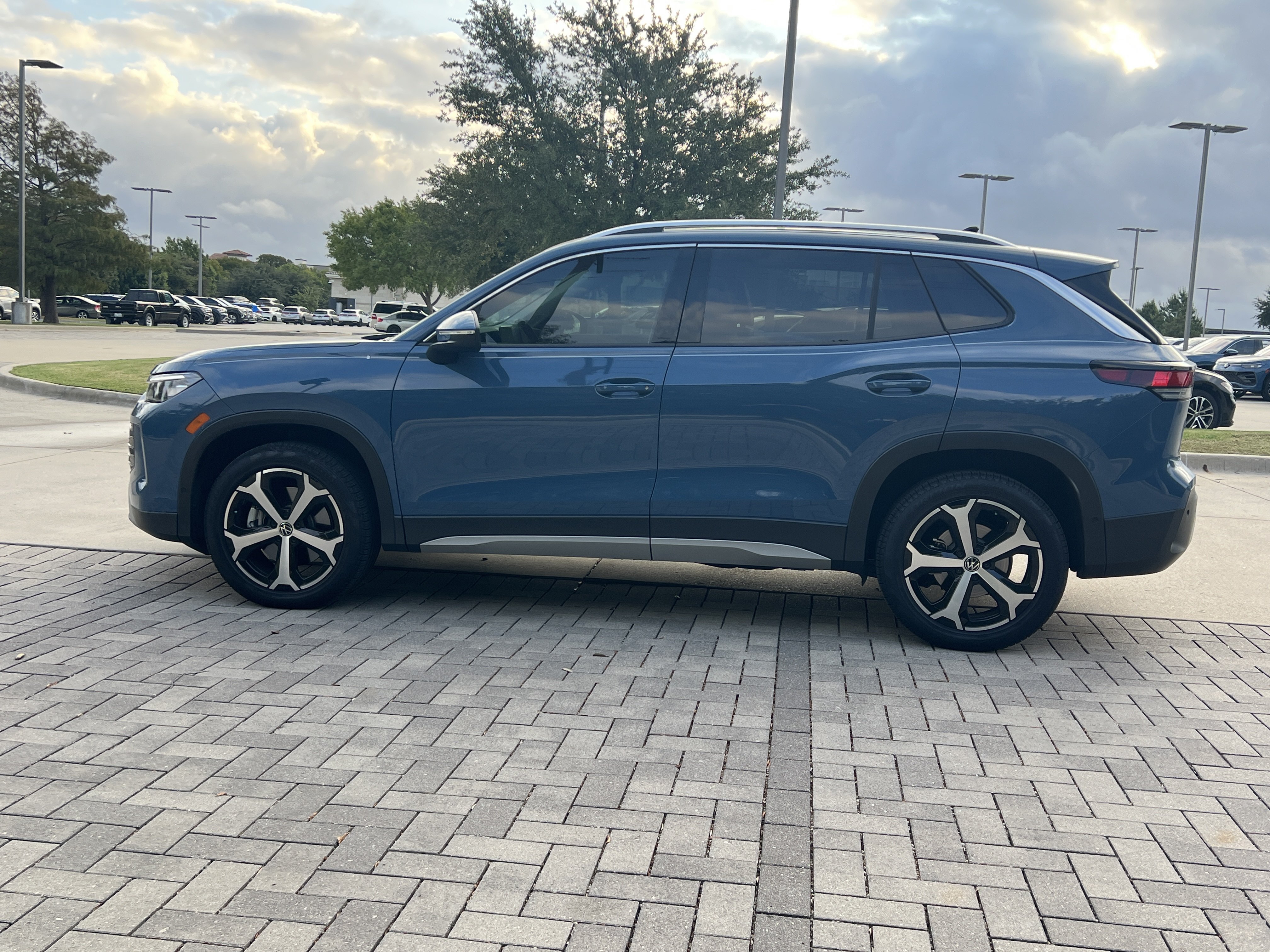 Certified 2026 Volkswagen Tiguan SE AWD/4WD image 6