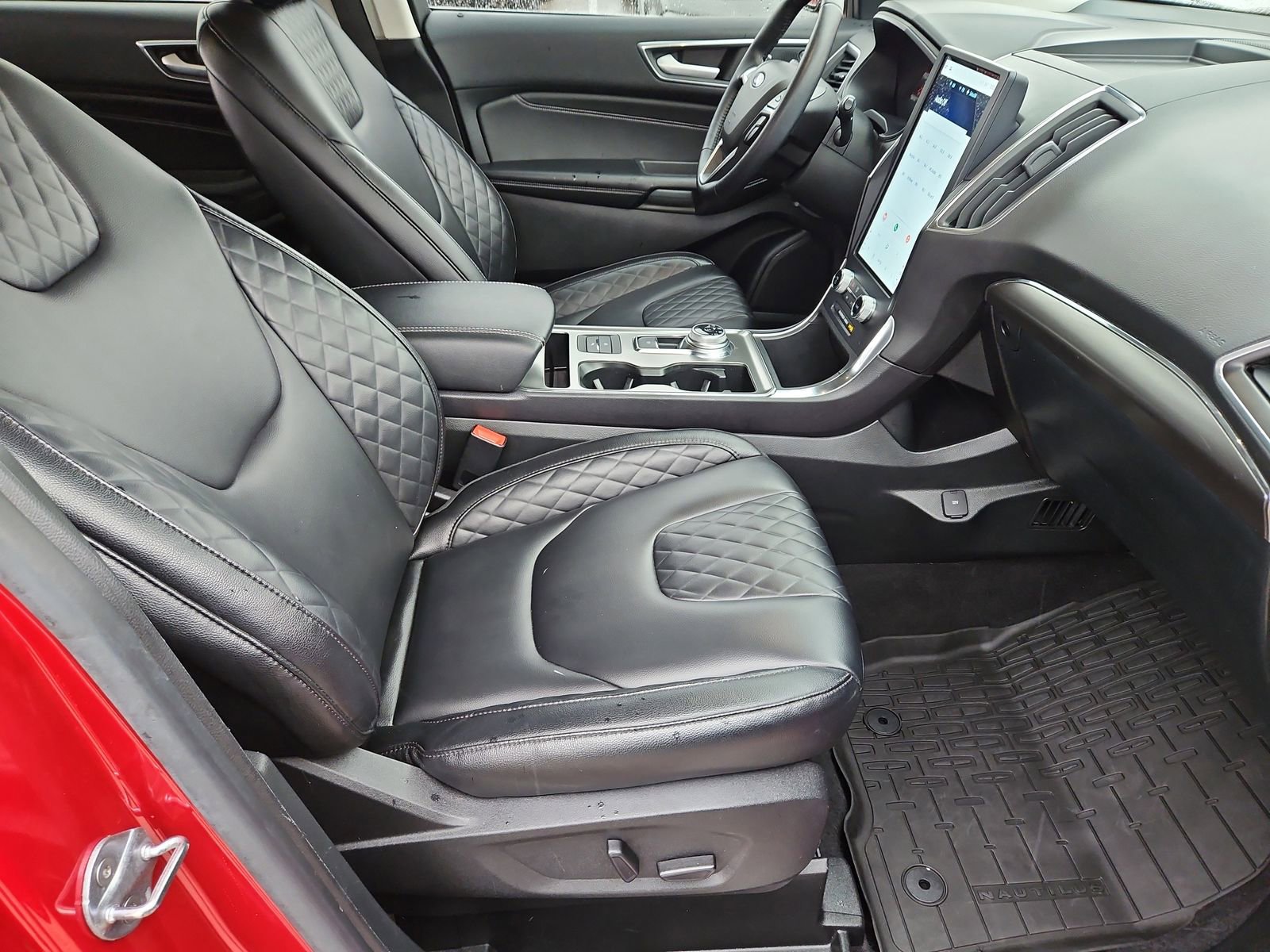 Used 2023 Ford Edge Titanium image 21