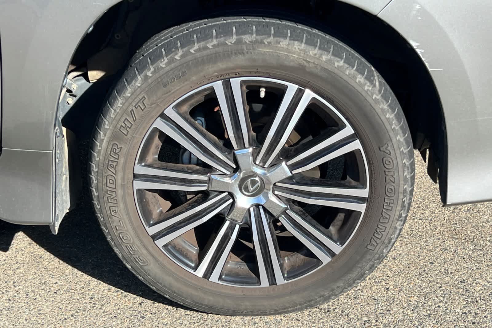 Used 2021 Lexus LX 570 4WD w/ Luxury Package image 18
