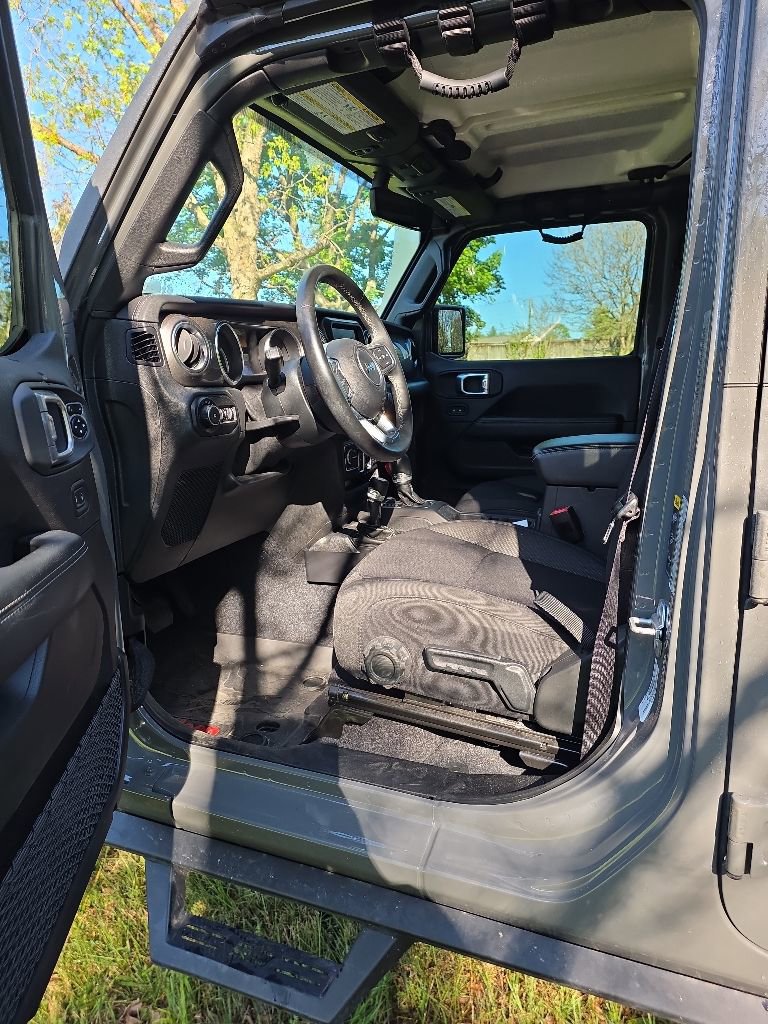 Used 2020 Jeep Wrangler Unlimited Sahara AWD/4WD image 26