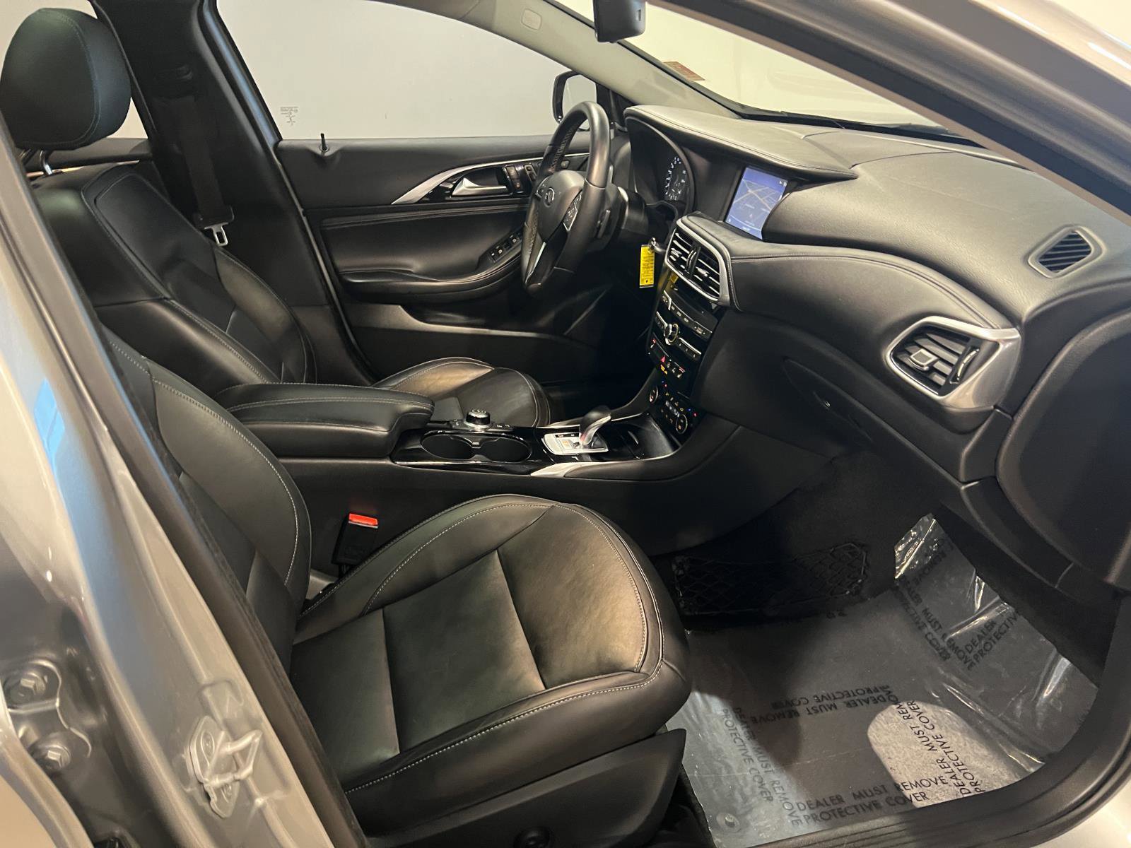 Used 2018 INFINITI QX30 Premium w/ Navigation Package image 37