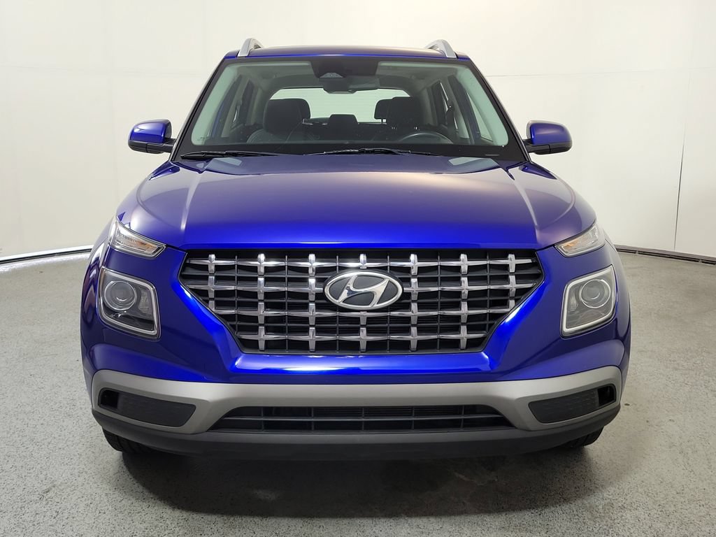 Used 2023 Hyundai Venue SEL FWD image 2