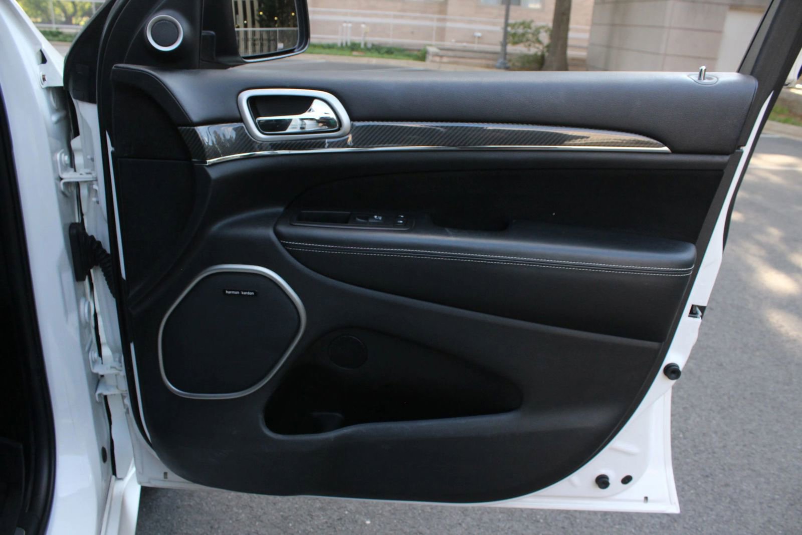 Used 2017 Jeep Grand Cherokee SRT AWD/4WD image 27