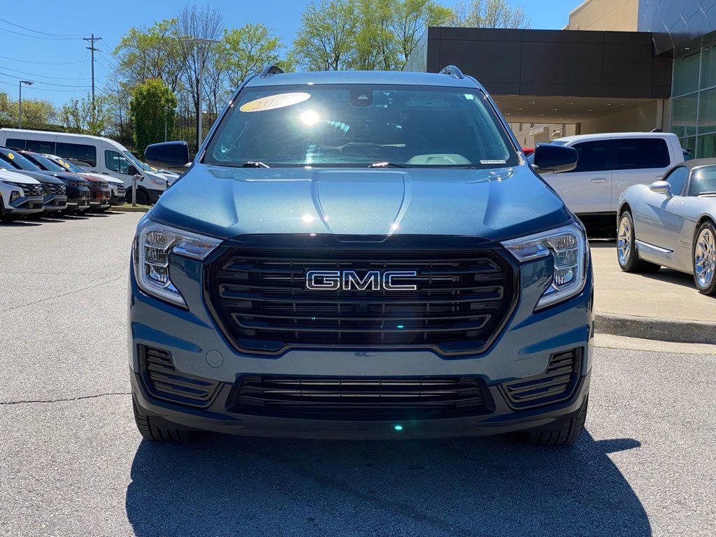 Used 2024 GMC Terrain SLE w/ Driver Convenience Package AWD/4WD image 2
