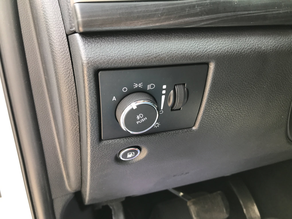 Used 2020 Jeep Grand Cherokee Laredo w/ Laredo X Package AWD/4WD image 14