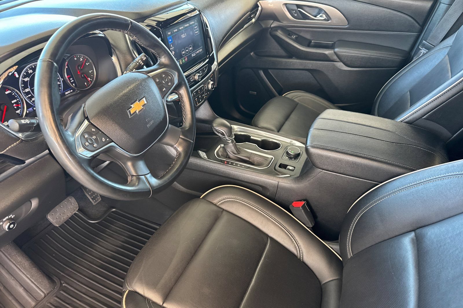Used 2023 Chevrolet Traverse Premier FWD image 10