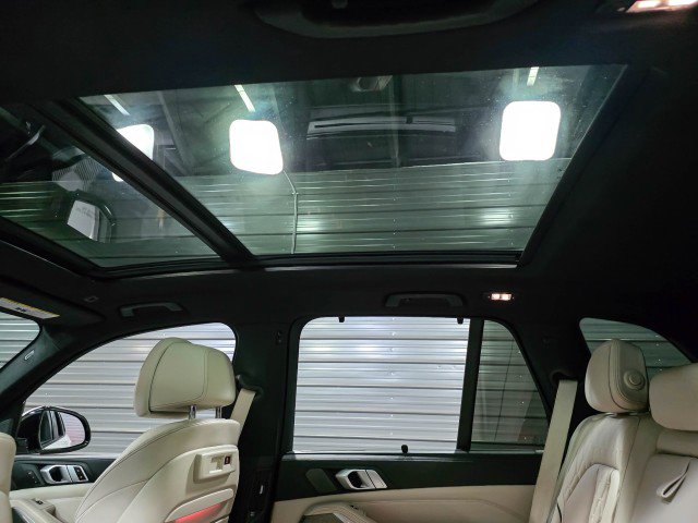 Used 2020 BMW X5 xDrive40i w/ M Sport Package image 17