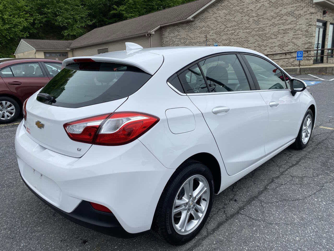 Used 2018 Chevrolet Cruze LT FWD image 5