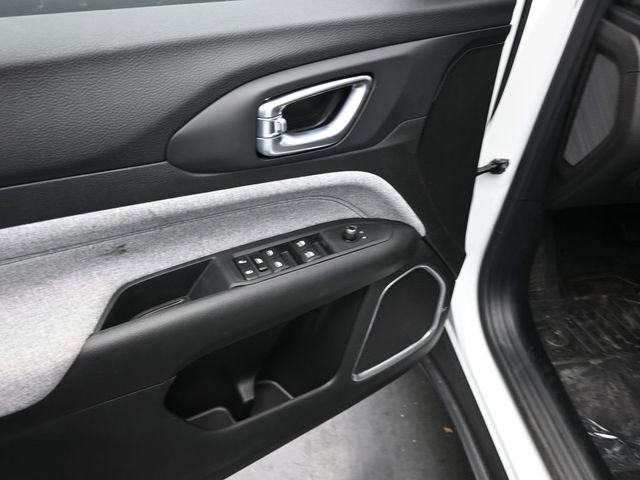 Used 2025 Jeep Compass Sport image 22