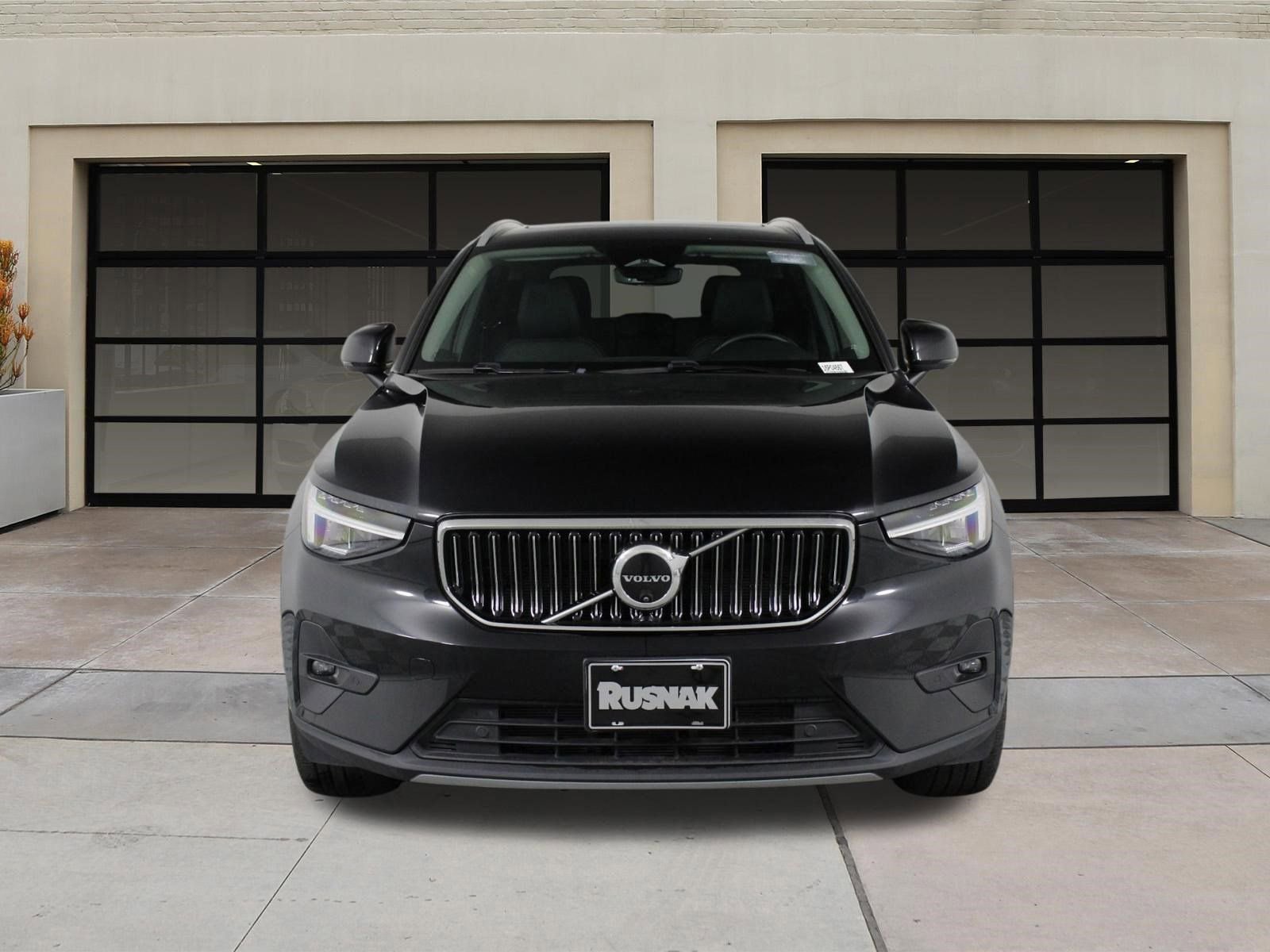 Used 2025 Volvo XC40 B5 Plus image 6