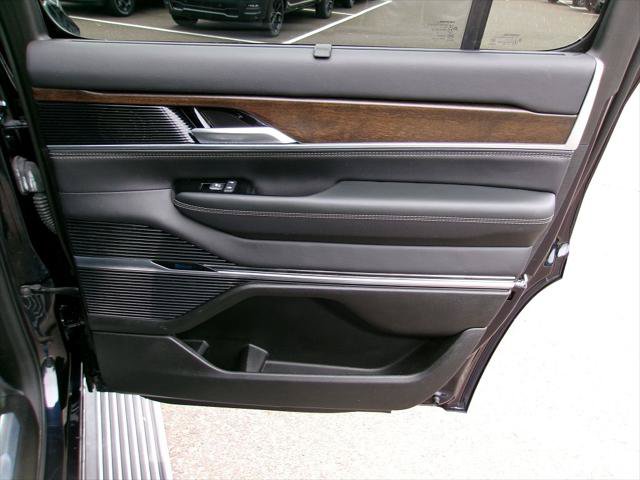 Certified 2025 Jeep Grand Wagoneer 4WD image 9