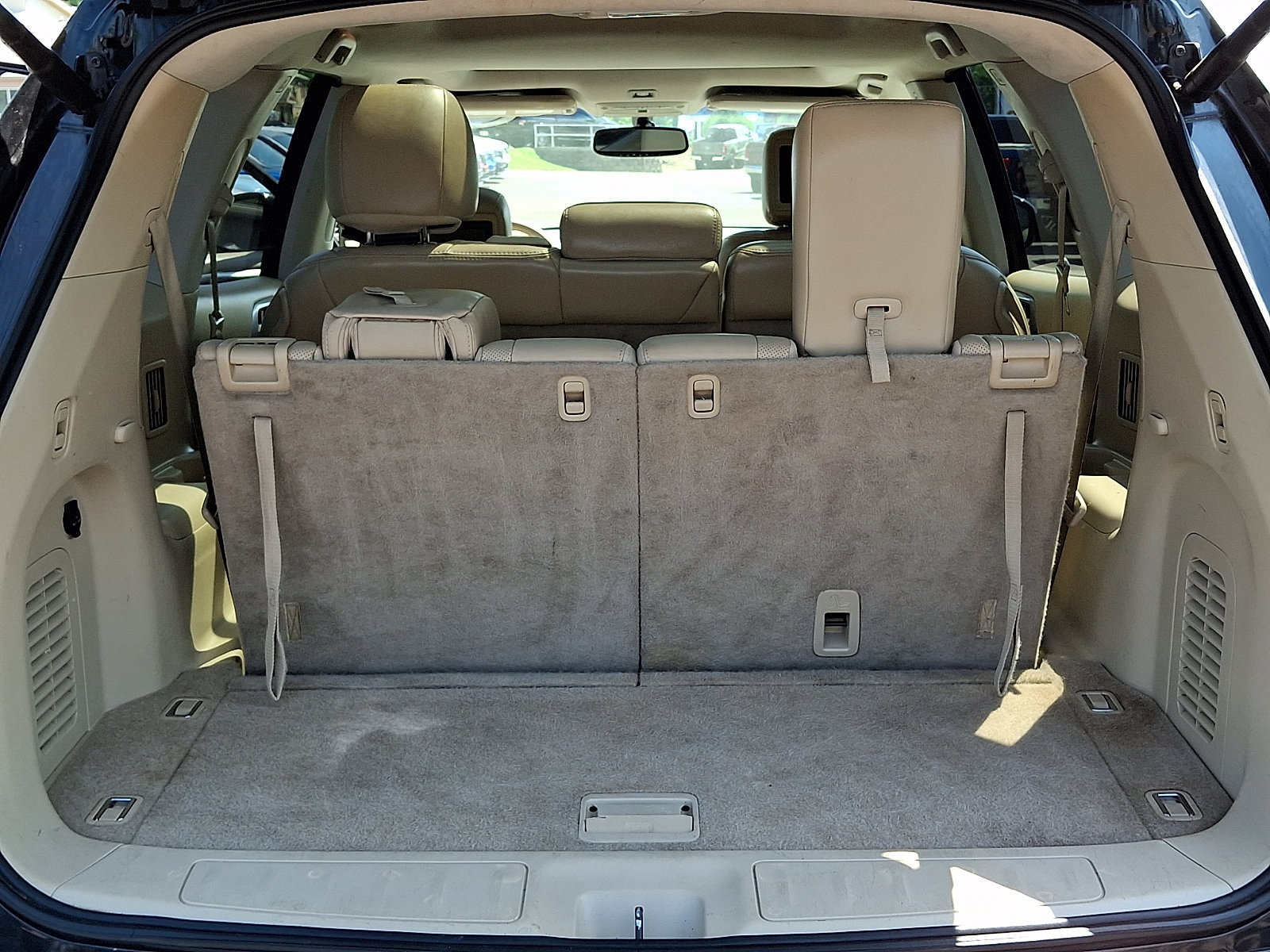 Used 2015 Nissan Pathfinder Platinum w/ Family Entertainment Package AWD/4WD image 30