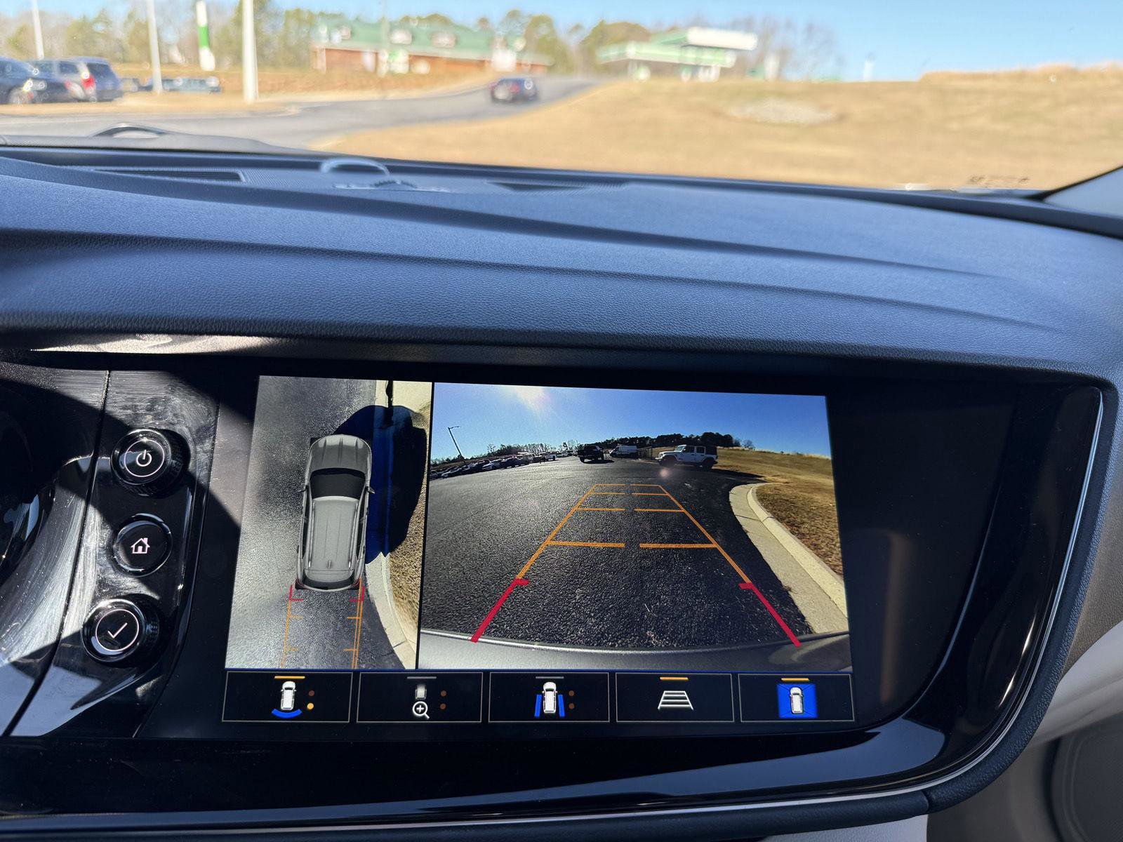 Used 2022 Buick Envision Avenir w/ Technology Package II image 16