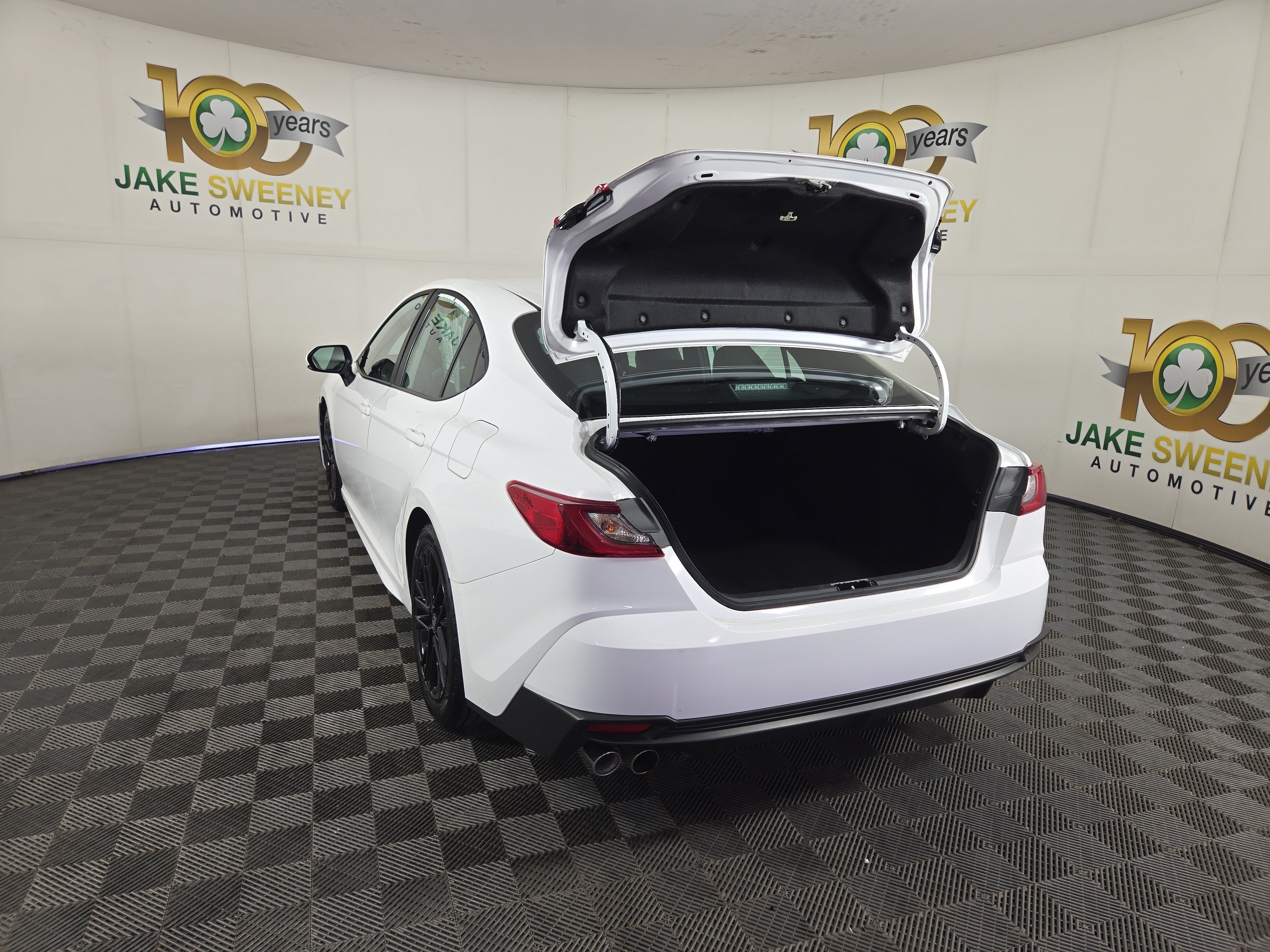Used 2025 Toyota Camry SE FWD image 30
